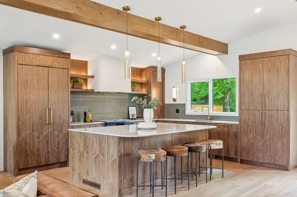 1311 Carlyle Road SW Calgary AB T2V 2T9