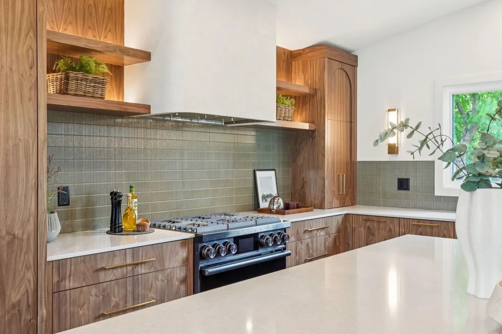 1311 Carlyle Road SW Calgary AB T2V 2T9