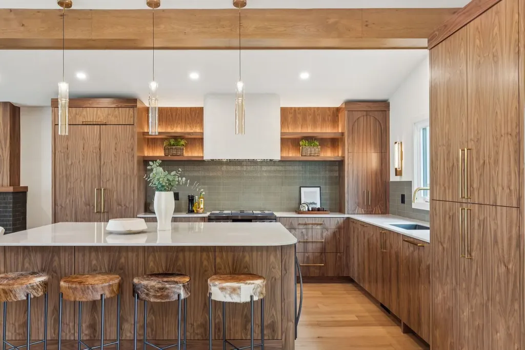 1311 Carlyle Road SW Calgary AB T2V 2T9