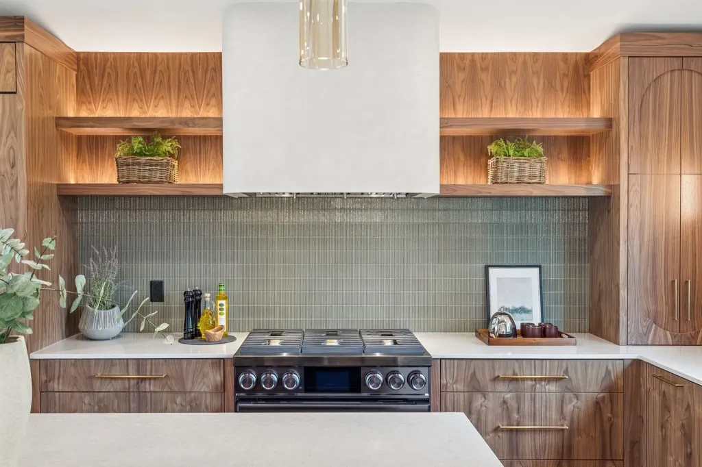 1311 Carlyle Road SW Calgary AB T2V 2T9