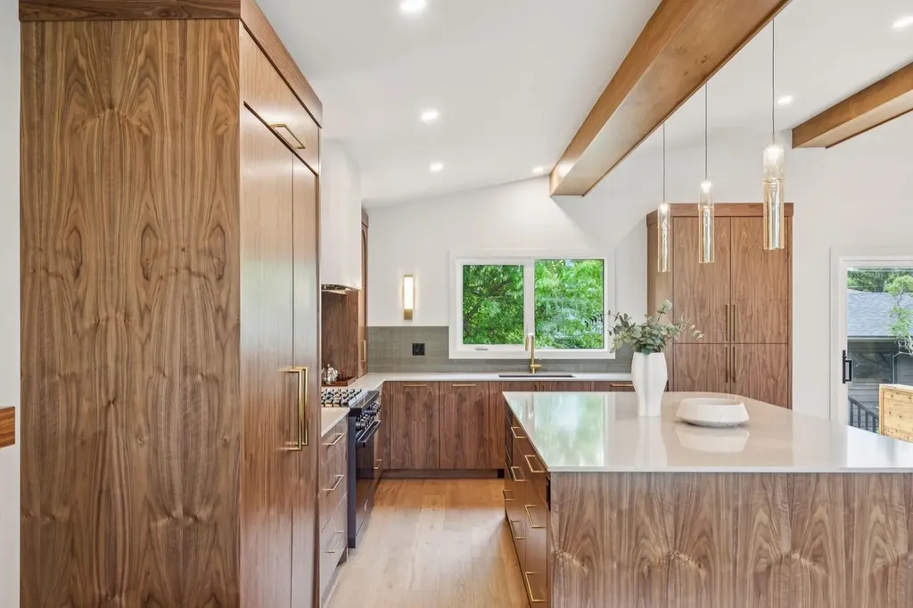1311 Carlyle Road SW Calgary AB T2V 2T9