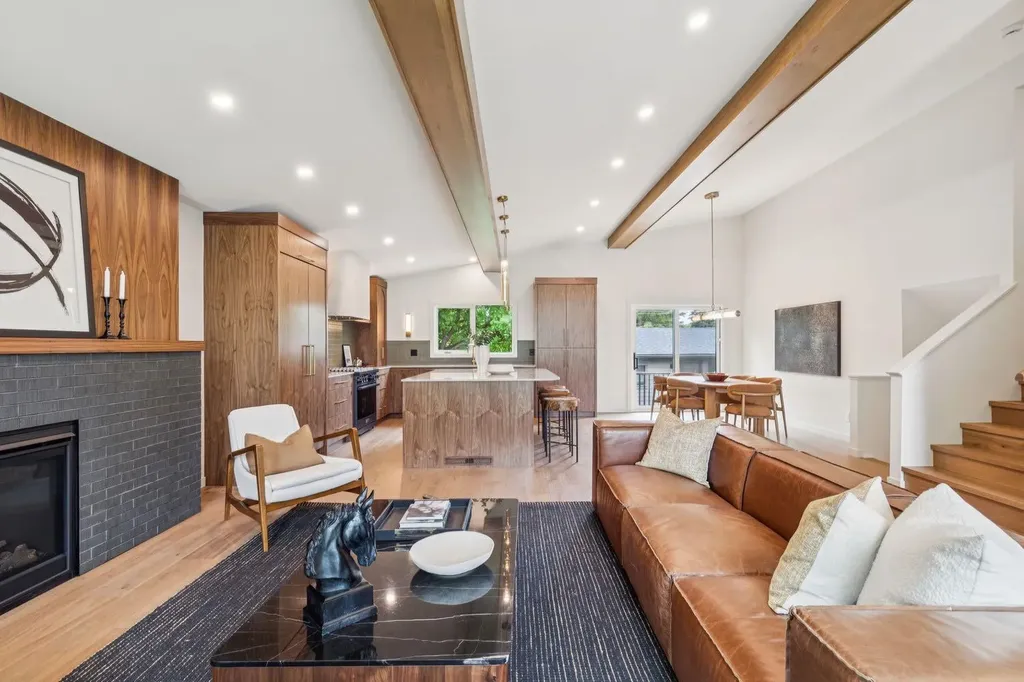 1311 Carlyle Road SW Calgary AB T2V 2T9