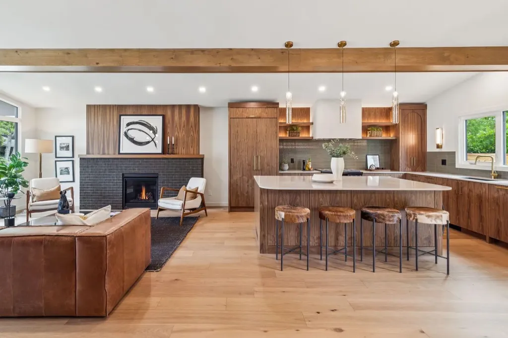 1311 Carlyle Road SW Calgary AB T2V 2T9