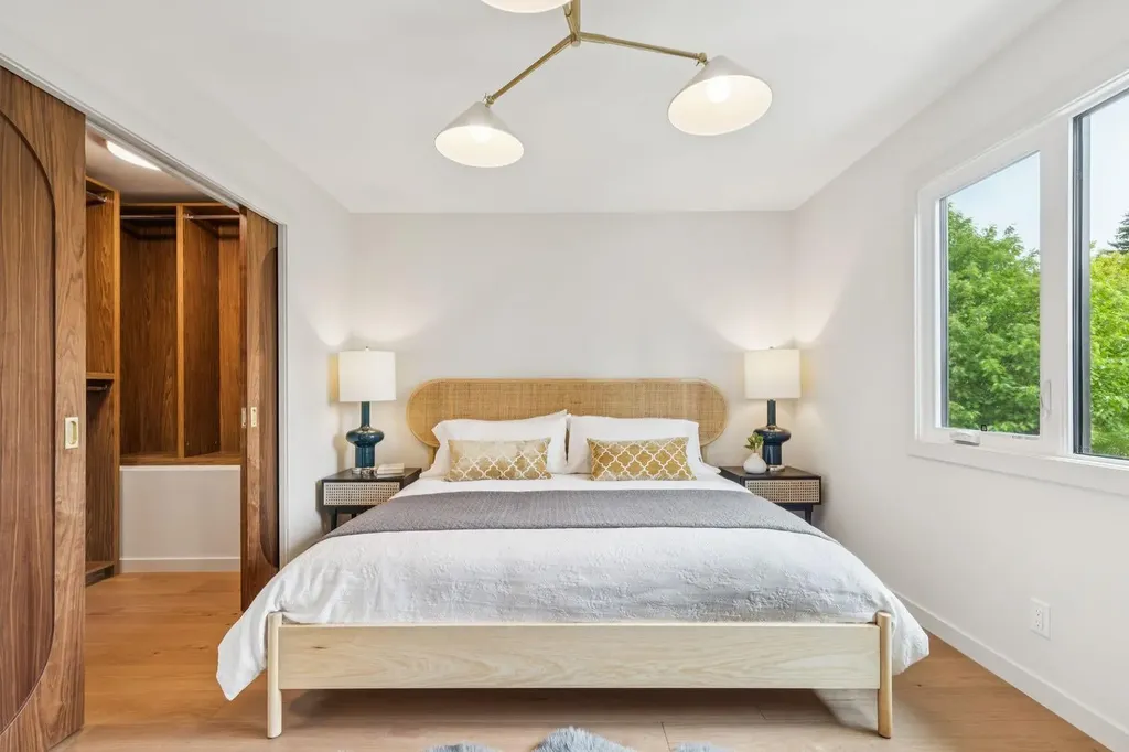 1311 Carlyle Road SW Calgary AB T2V 2T9