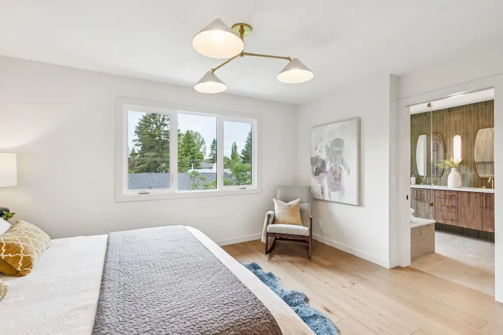 1311 Carlyle Road SW Calgary AB T2V 2T9
