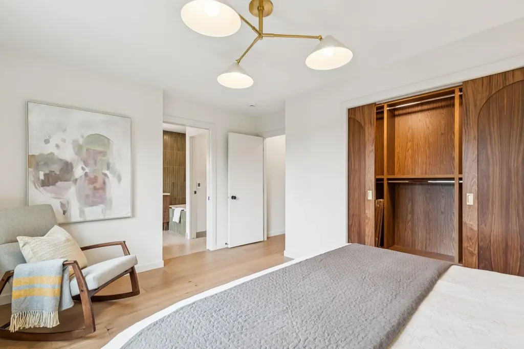 1311 Carlyle Road SW Calgary AB T2V 2T9