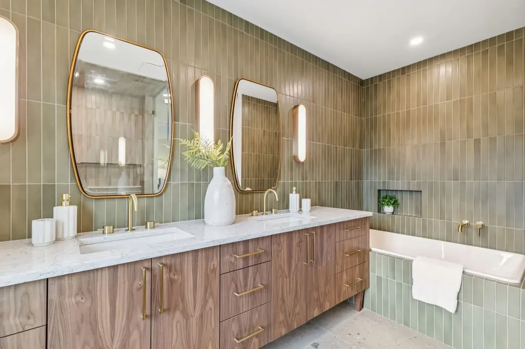 1311 Carlyle Road SW Calgary AB T2V 2T9