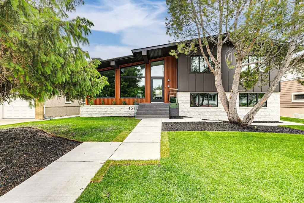 1311 Carlyle Road SW Calgary AB T2V 2T9