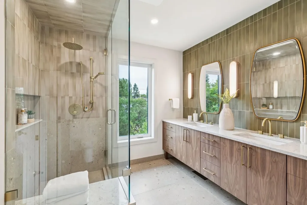 1311 Carlyle Road SW Calgary AB T2V 2T9