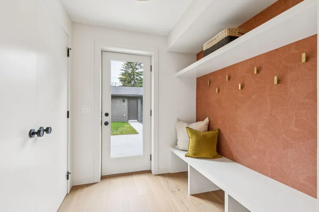 1311 Carlyle Road SW Calgary AB T2V 2T9