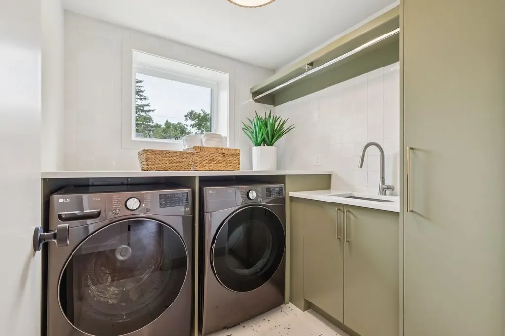 1311 Carlyle Road SW Calgary AB T2V 2T9