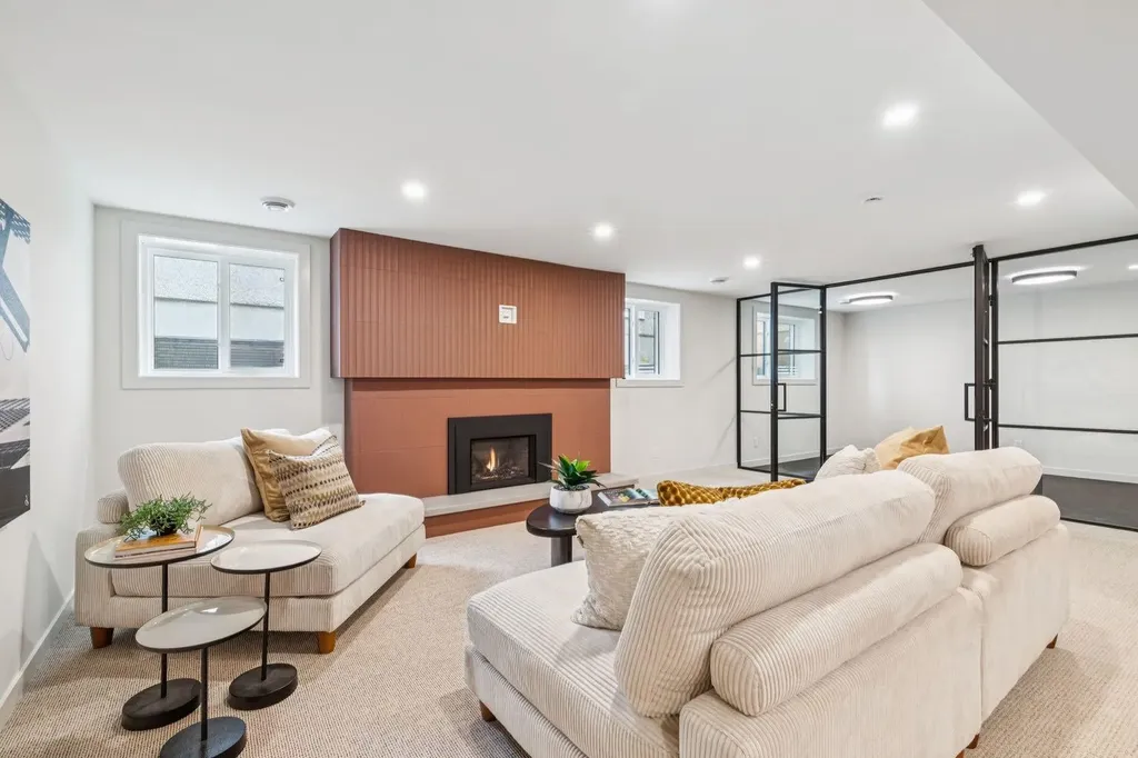 1311 Carlyle Road SW Calgary AB T2V 2T9