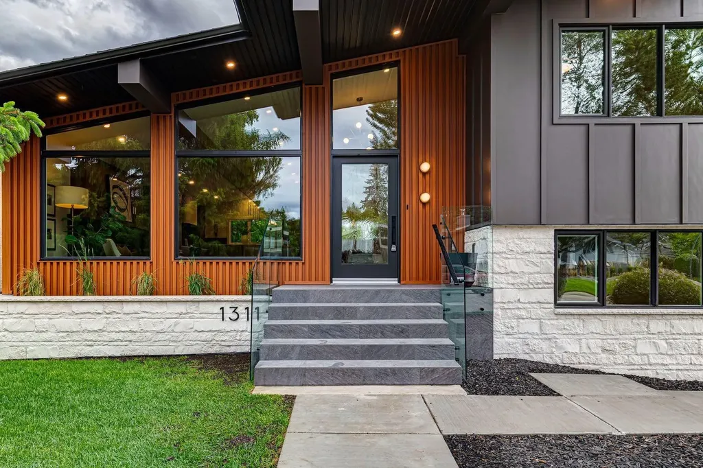 1311 Carlyle Road SW Calgary AB T2V 2T9