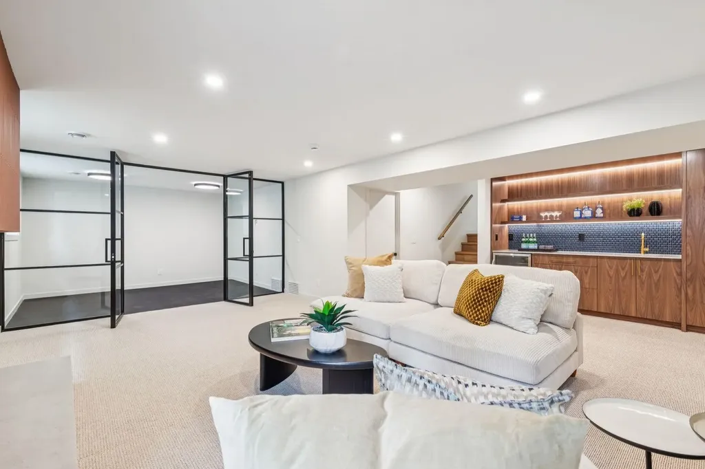 1311 Carlyle Road SW Calgary AB T2V 2T9