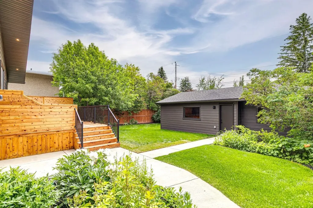 1311 Carlyle Road SW Calgary AB T2V 2T9