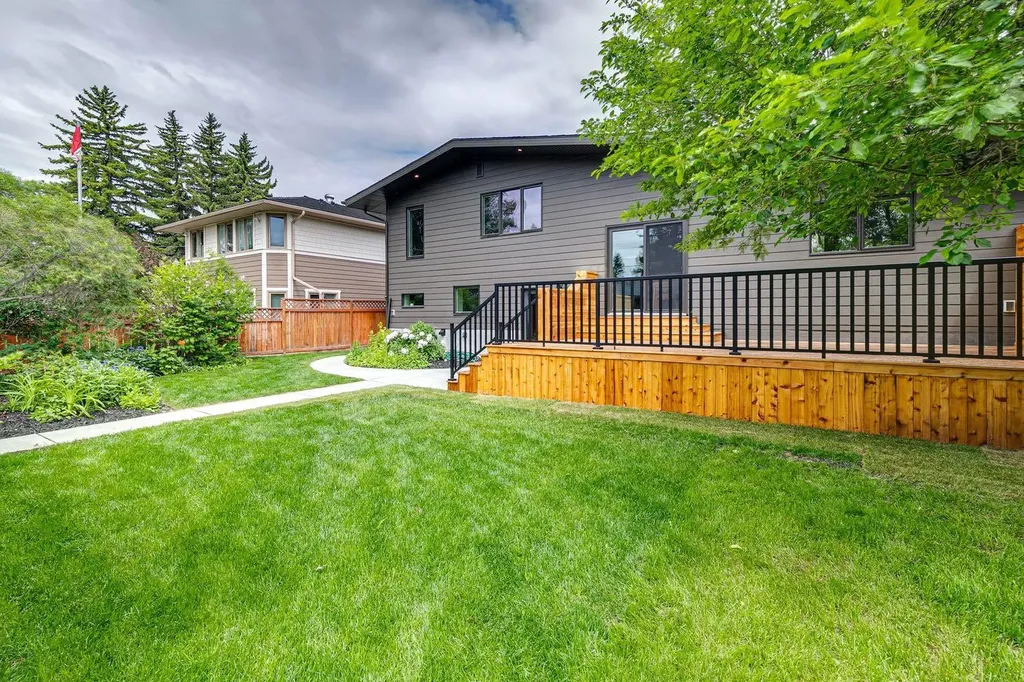 1311 Carlyle Road SW Calgary AB T2V 2T9