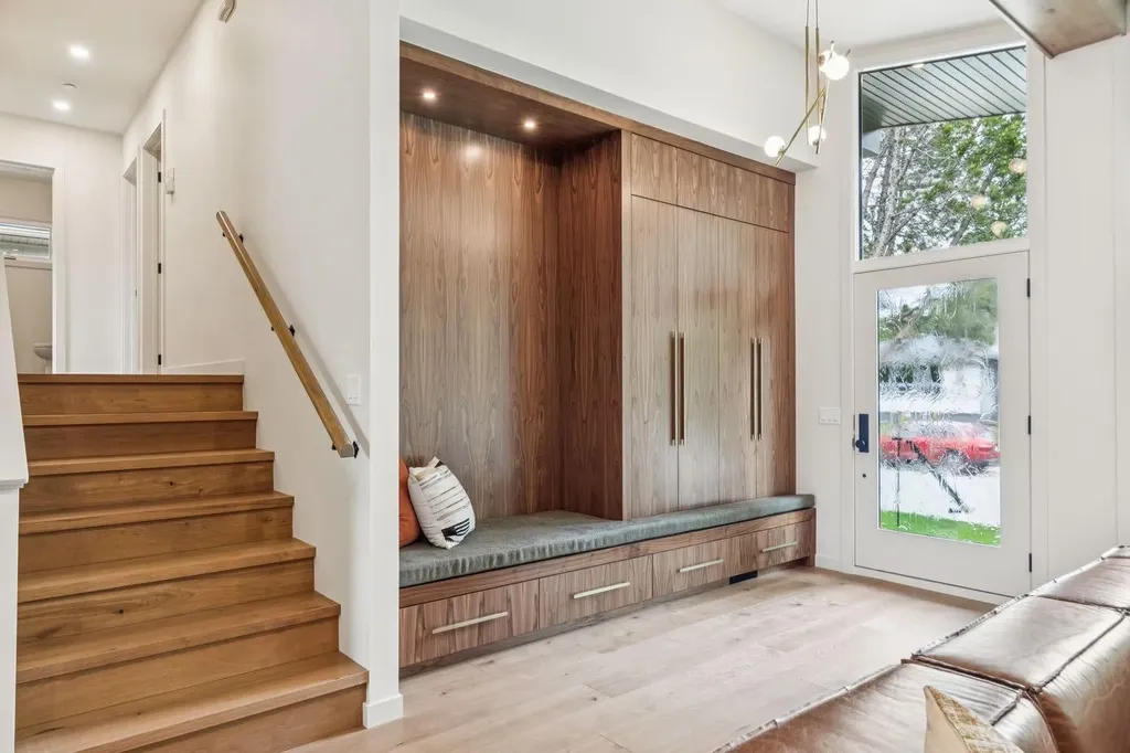 1311 Carlyle Road SW Calgary AB T2V 2T9