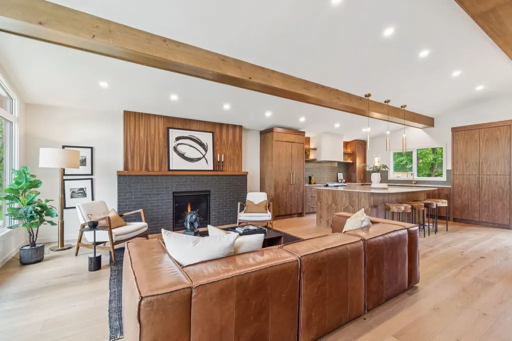1311 Carlyle Road SW Calgary AB T2V 2T9