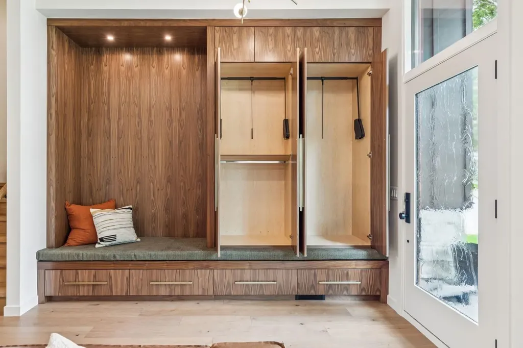 1311 Carlyle Road SW Calgary AB T2V 2T9