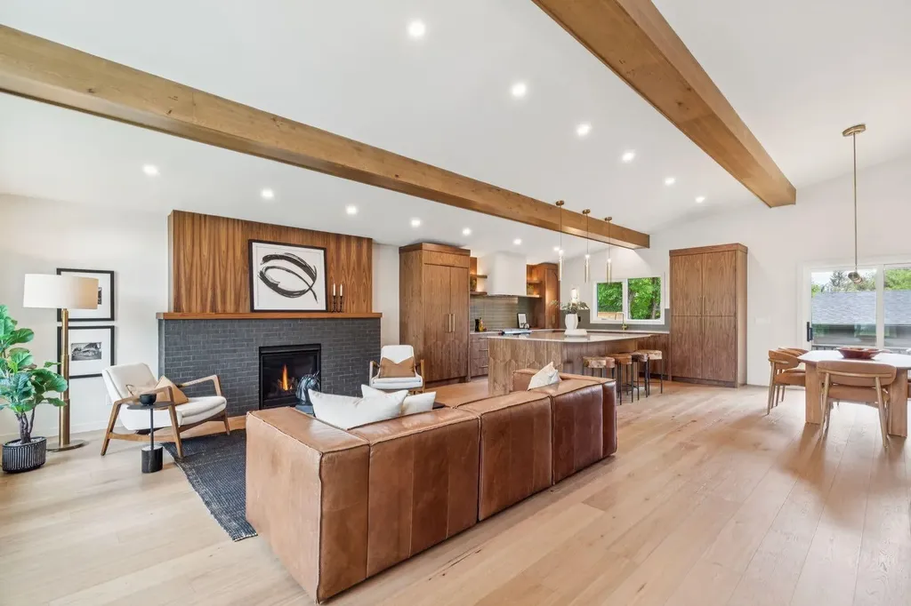1311 Carlyle Road SW Calgary AB T2V 2T9