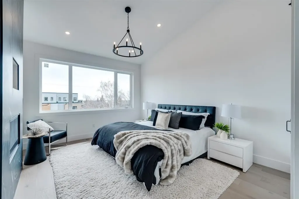 640 37 Street SW Calgary AB T3C 1R9