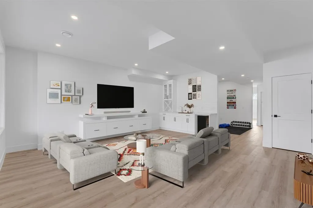 640 37 Street SW Calgary AB T3C 1R9