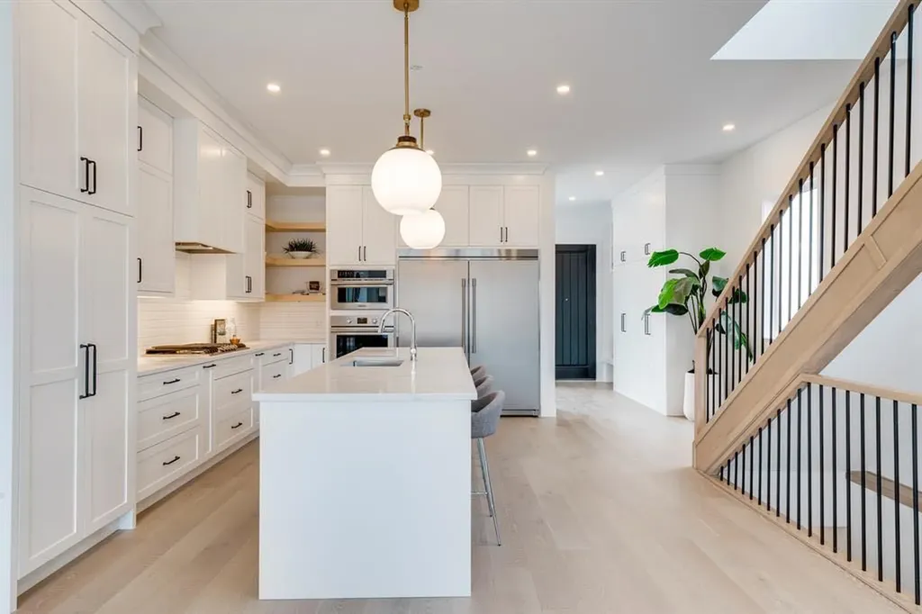 640 37 Street SW Calgary AB T3C 1R9