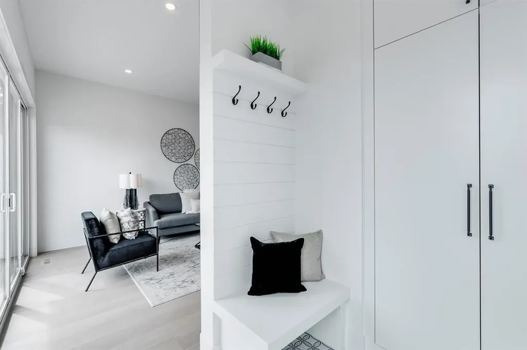 640 37 Street SW Calgary AB T3C 1R9