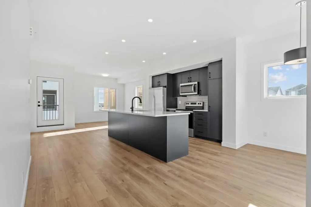 25 Wildwoods Court SW Airdrie AB T4B 5V7