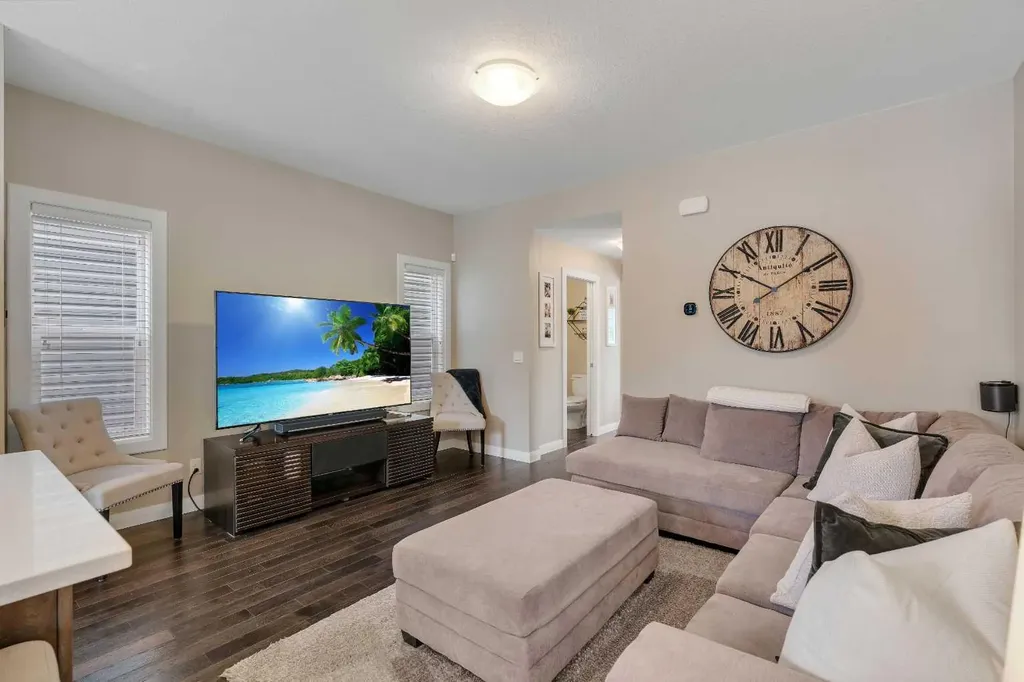 18 Evanscrest Rise NW Calgary AB T3P 0R7