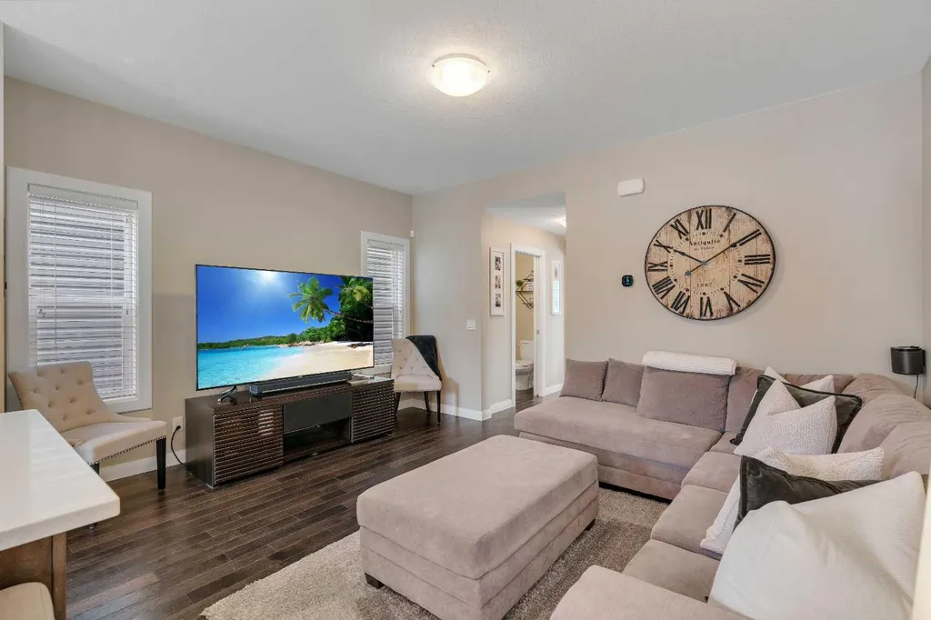 18 Evanscrest Rise NW Calgary AB T3P 0R7