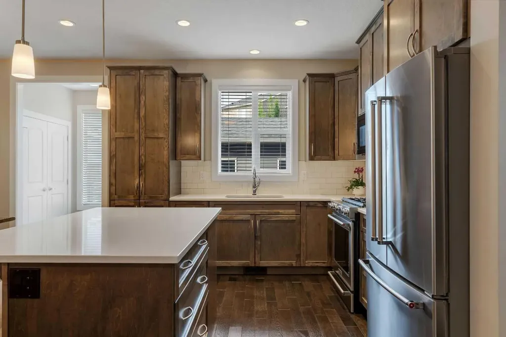 18 Evanscrest Rise NW Calgary AB T3P 0R7