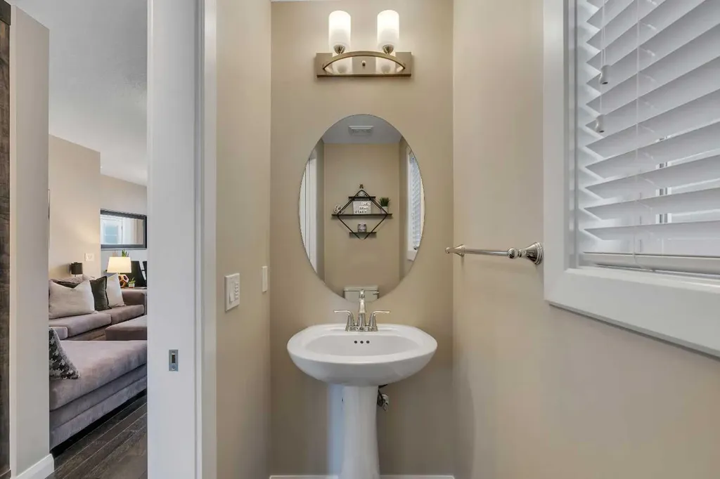 18 Evanscrest Rise NW Calgary AB T3P 0R7