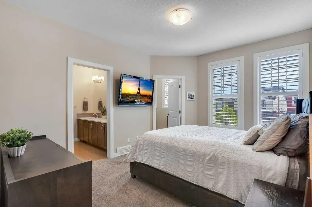 18 Evanscrest Rise NW Calgary AB T3P 0R7