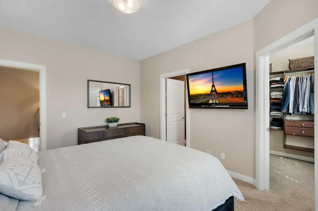 18 Evanscrest Rise NW Calgary AB T3P 0R7
