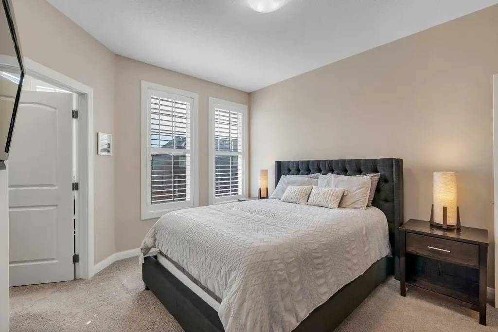 18 Evanscrest Rise NW Calgary AB T3P 0R7