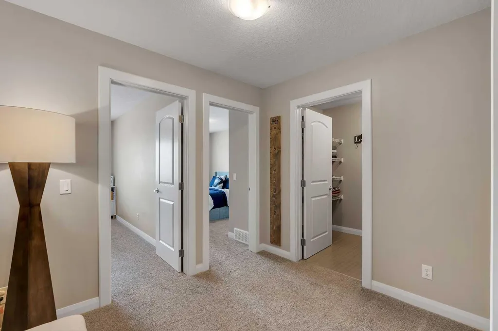 18 Evanscrest Rise NW Calgary AB T3P 0R7