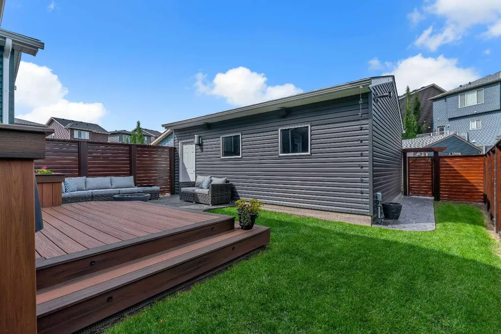 18 Evanscrest Rise NW Calgary AB T3P 0R7