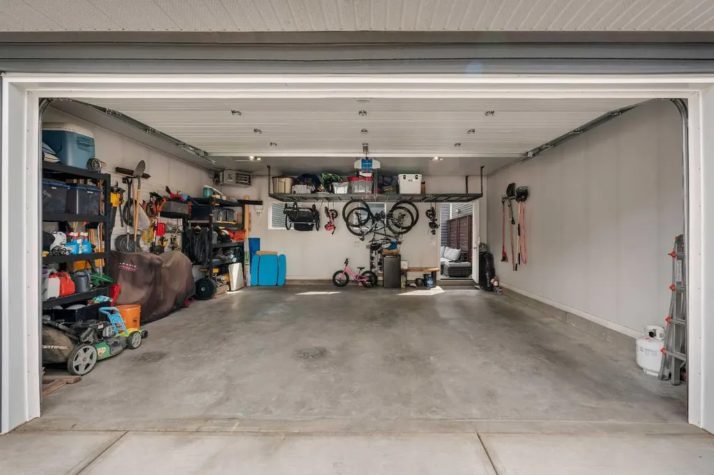 18 Evanscrest Rise NW Calgary AB T3P 0R7