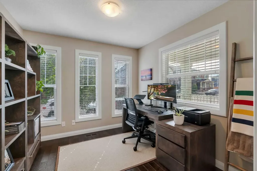 18 Evanscrest Rise NW Calgary AB T3P 0R7