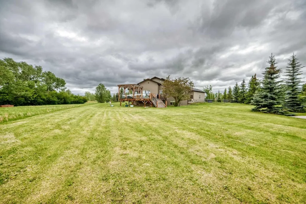 12 Clover Lane Rural Rocky View County AB T3Z 1G9