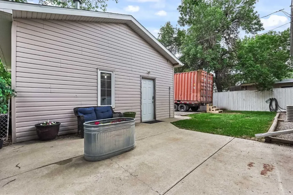 1017 19a Avenue Coaldale AB T1M 1A6