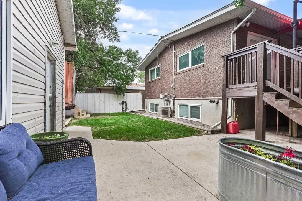 1017 19a Avenue Coaldale AB T1M 1A6