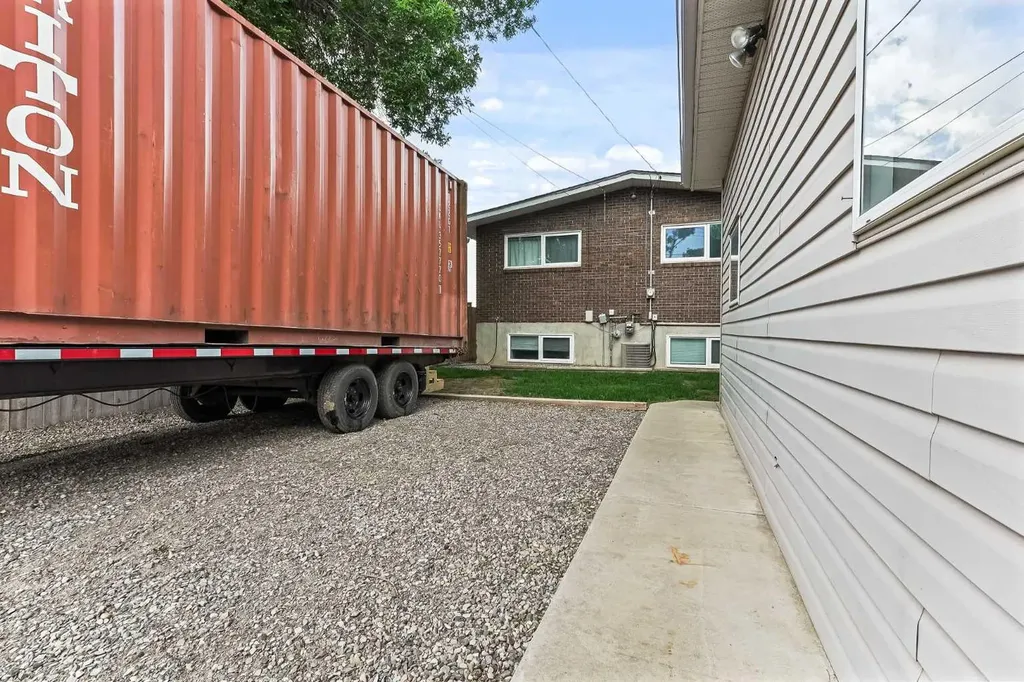 1017 19a Avenue Coaldale AB T1M 1A6