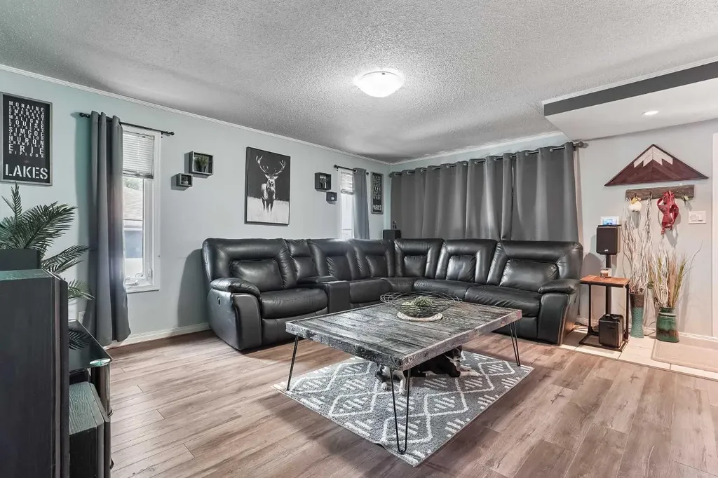 1017 19a Avenue Coaldale AB T1M 1A6