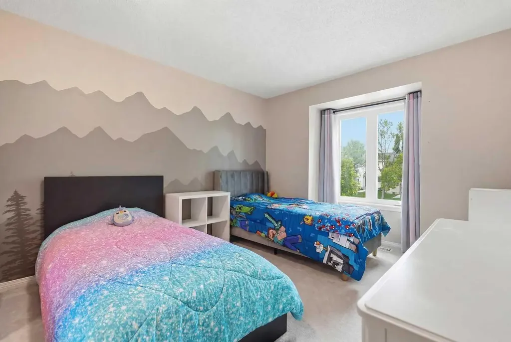781 Sandringham Place NW Calgary AB T3K3Z1