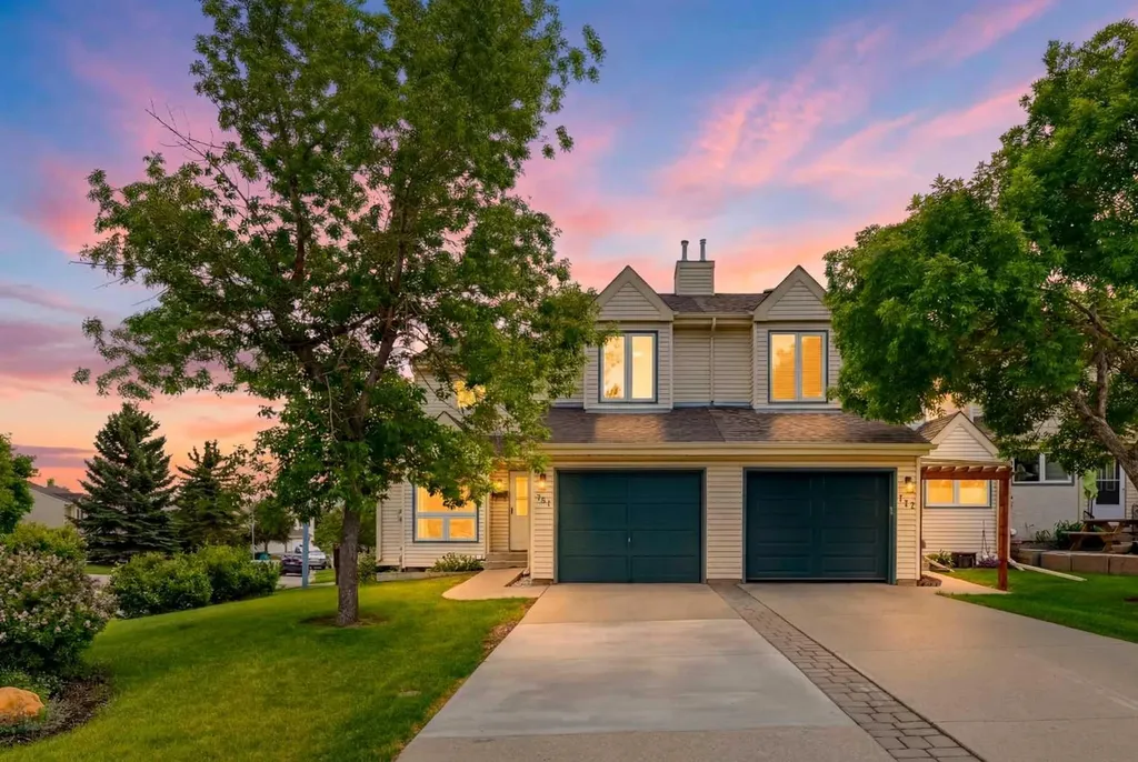 781 Sandringham Place NW Calgary AB T3K3Z1