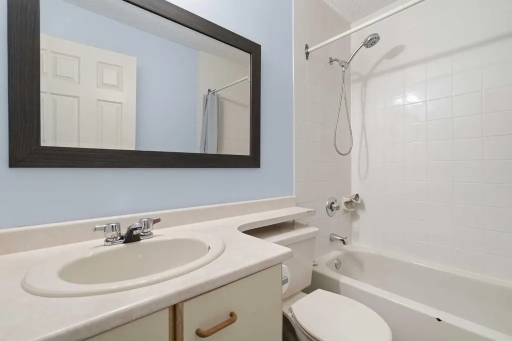 781 Sandringham Place NW Calgary AB T3K3Z1