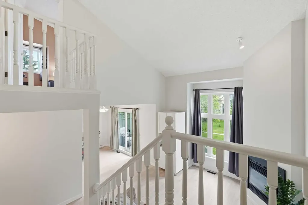 781 Sandringham Place NW Calgary AB T3K3Z1
