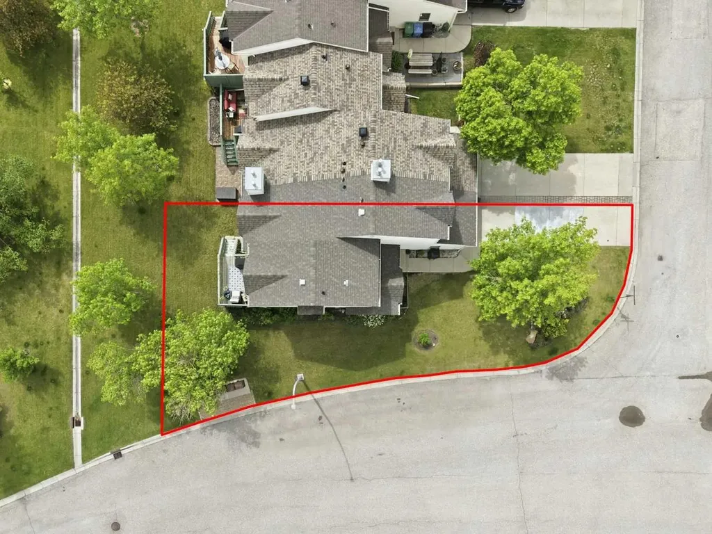 781 Sandringham Place NW Calgary AB T3K3Z1